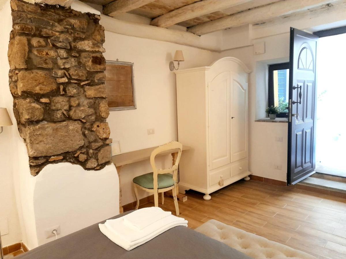 Livia'S Charming Room Trevignano Romano Exterior photo